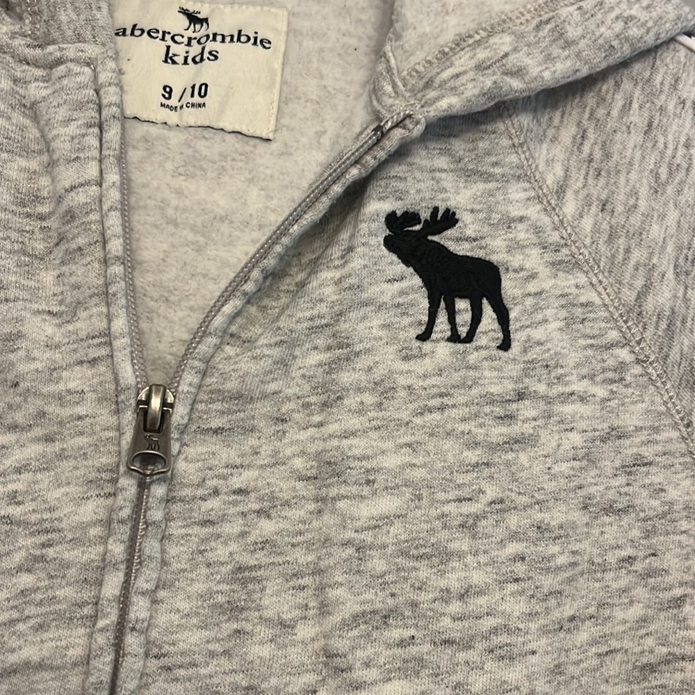 EUC- Girls Abercrombie and Fitch zip up sweatshirt, size 9-10 - Picture 3 of 8